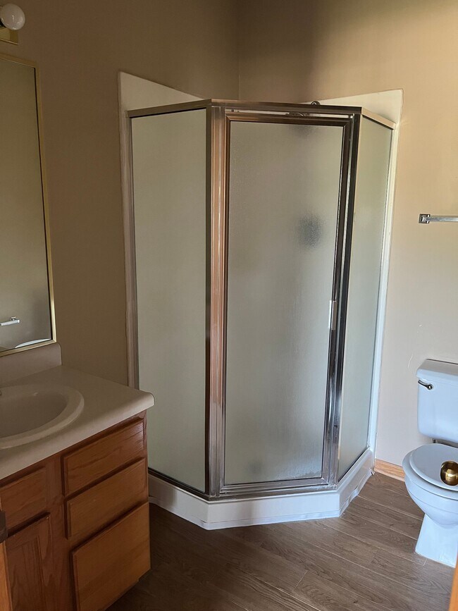 Building Photo - 1820 S 13th Ave E