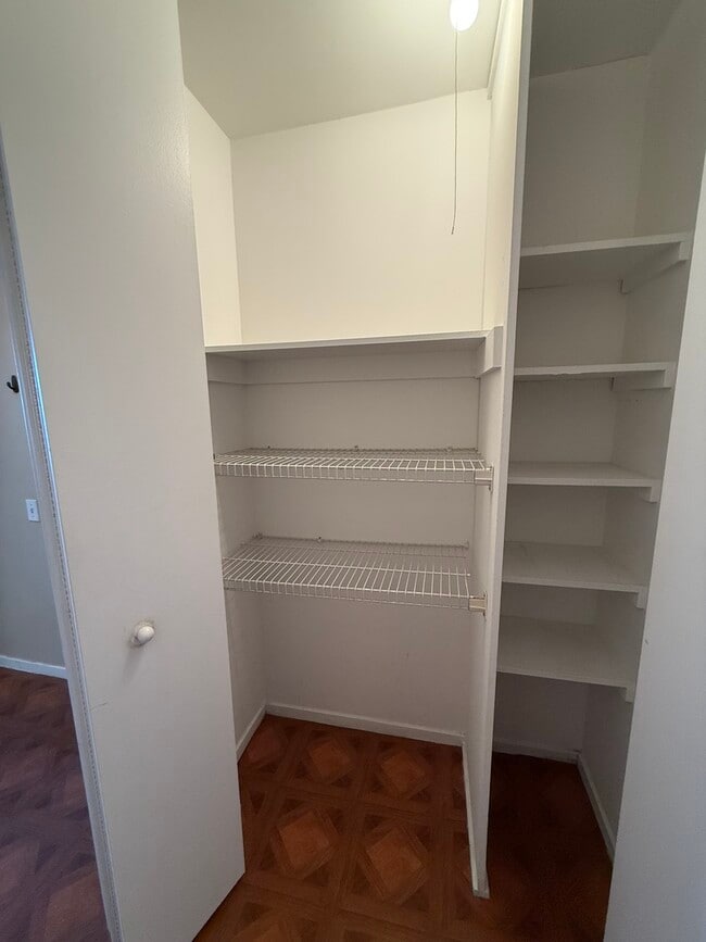 Building Photo - 1030 N State St