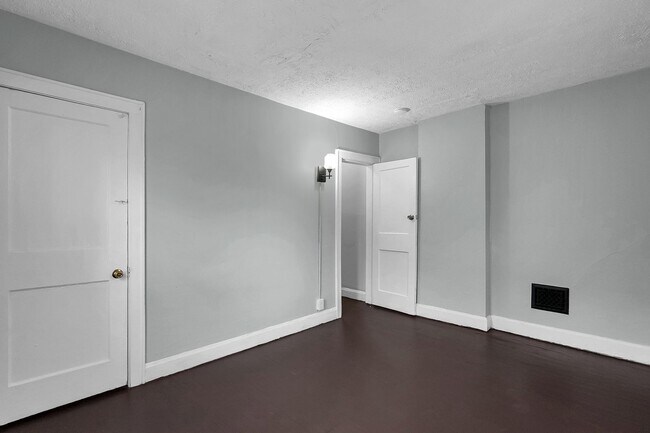 Building Photo - 1125-1127 E 20th Ave