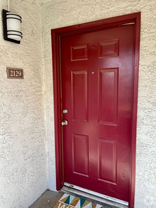 Building Photo - 2 bed, 2 bath condo