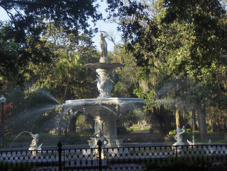 Forsyth Park- 5 blocks south - 541 E Jones Ln
