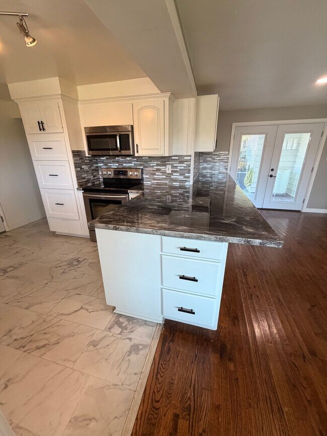 Building Photo - 4-Bedroom 4-Bathroom home with attached Studio apartment