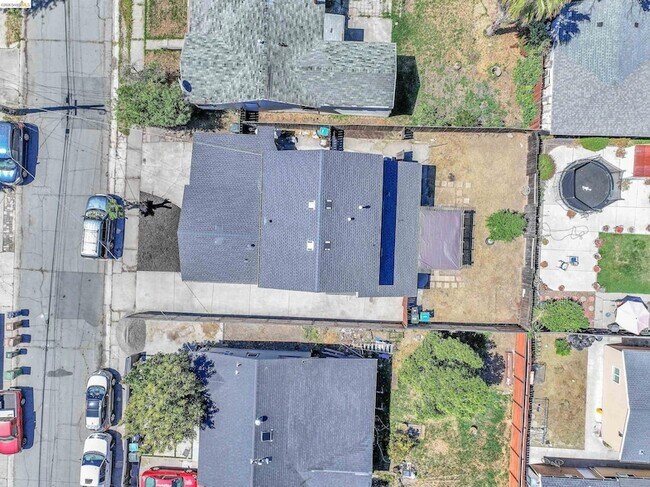 Building Photo - 612 W 15th St