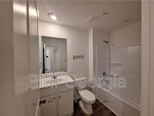 Building Photo - 220 Kenoot Dr