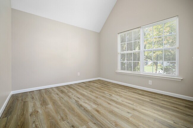 Building Photo - Spacious 4BR/3BA Home Near Downtown Durham | Deposit-Free Living | 1st-Floor Bedrooms