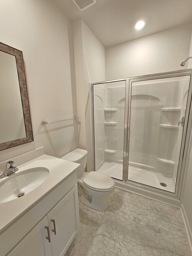 Building Photo - 942 Pineland Dr
