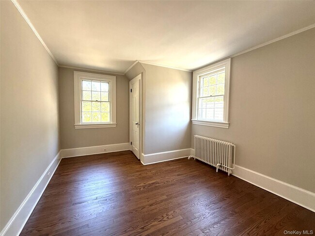 Building Photo - 35 La Rue Dr