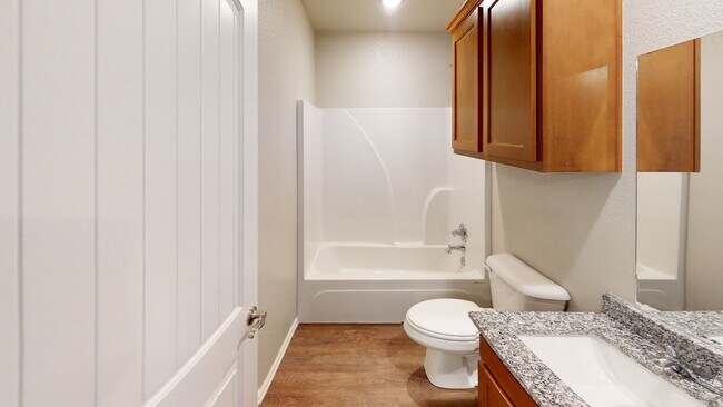 Building Photo - 407 E Tonner Ave