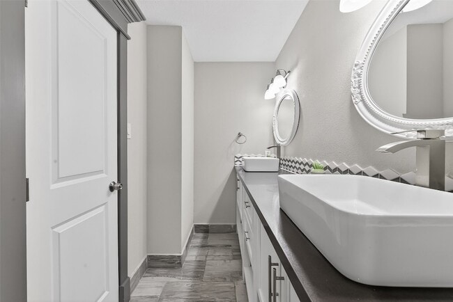 Building Photo - 11280 Braes Forest Dr