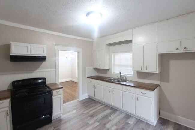 Building Photo - New On The Market and Newly Renovated!! Better Hurry!!