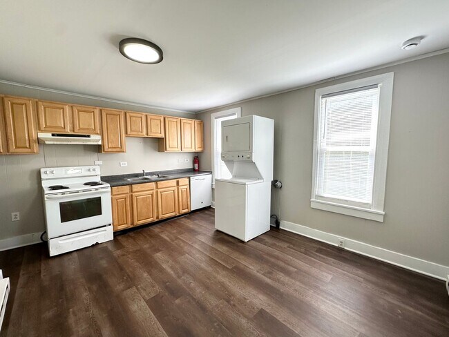 Building Photo - 125 Emig St