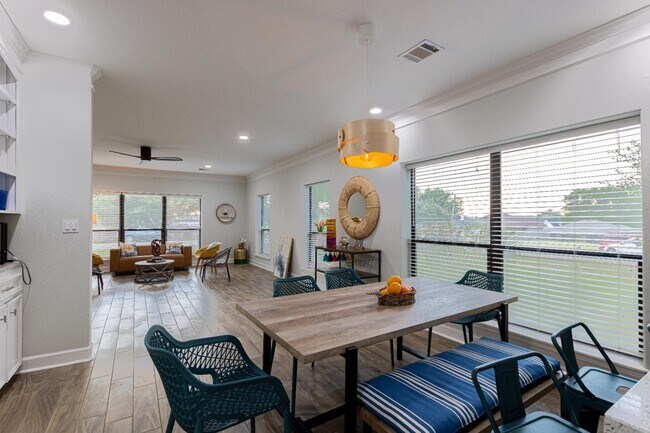 Building Photo - 13321 Lake Breeze Ln