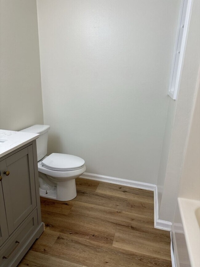 Building Photo - 112 Teal Lake Dr