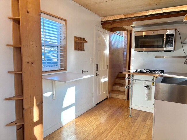 Building Photo - CHARA01