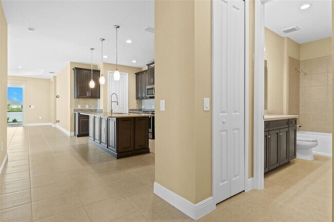 Building Photo - 10112 Lake Wales Cir