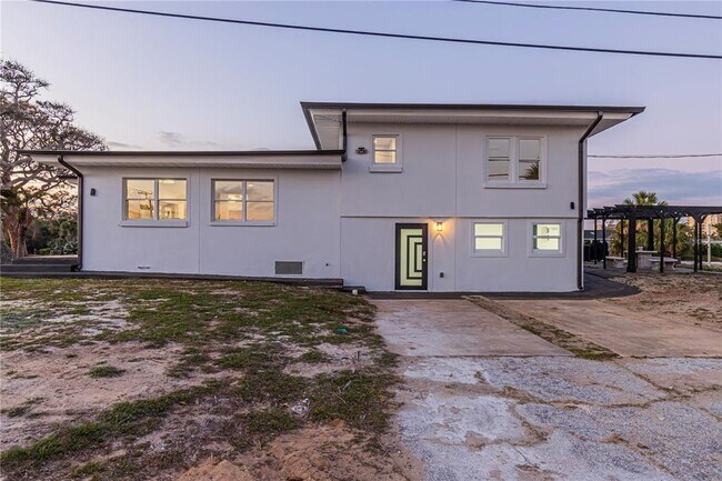 Building Photo - 2061 S Peninsula Dr