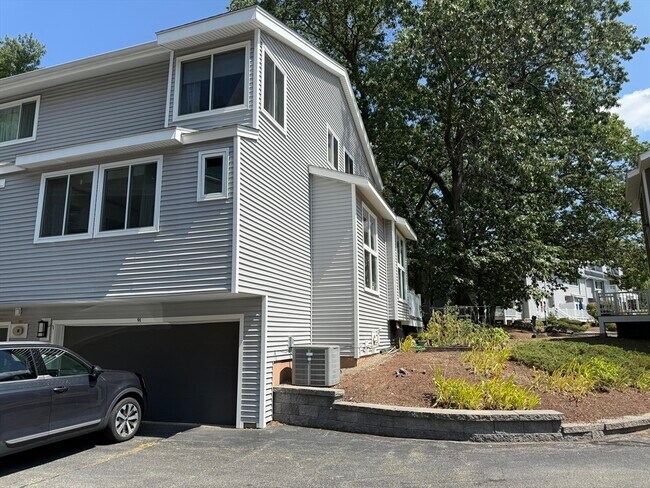 Building Photo - 255 North Rd