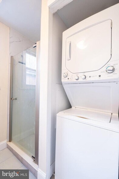 Building Photo - 1736 Pine St