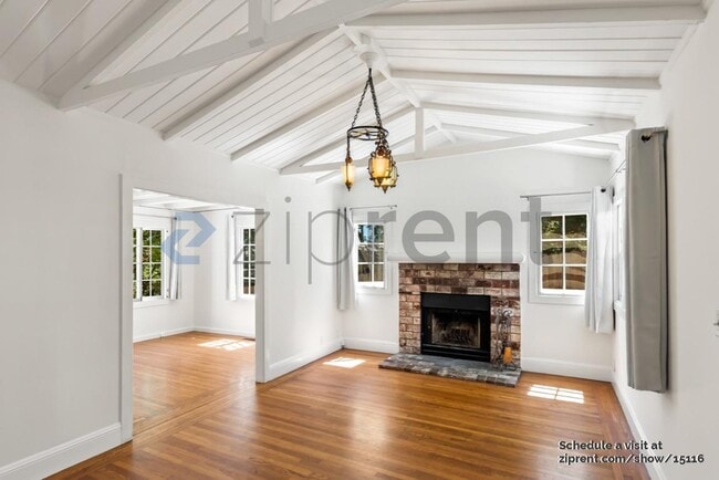 Building Photo - 632 Acacia Ln