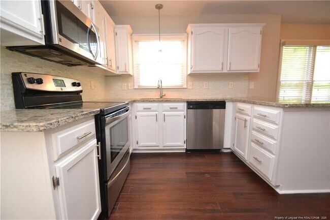 Building Photo - 712 Penncross Dr
