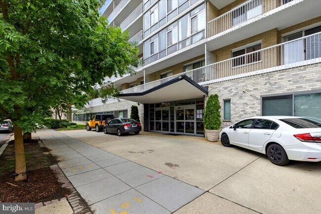 Building Photo - 730 24th St NW