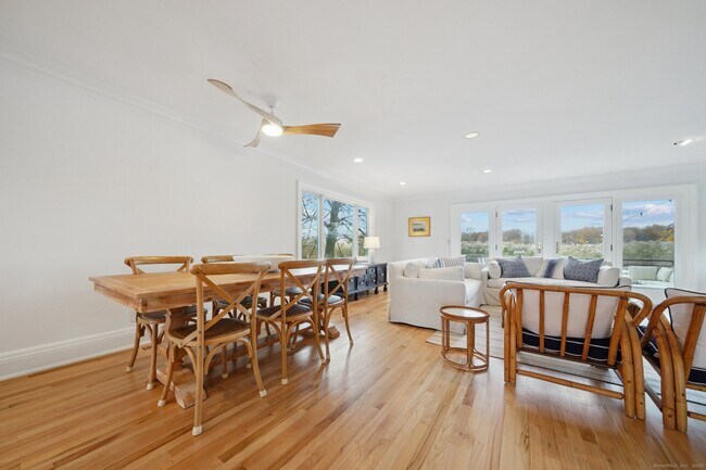 Building Photo - 656 Fairfield Beach Rd