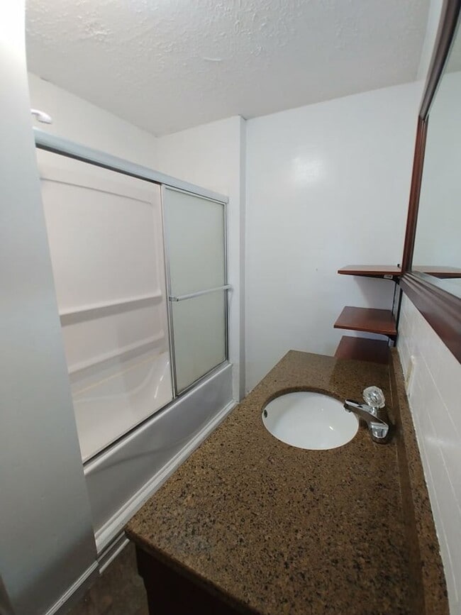 Building Photo - 1018-1024 Brown Street