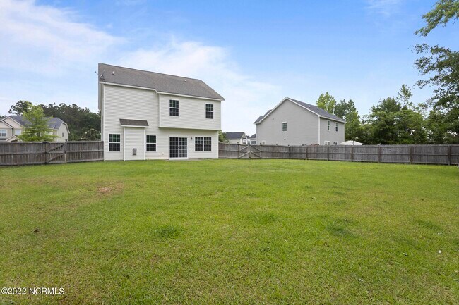 Building Photo - 305 Vilas Way S