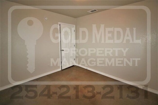 Building Photo - 4003 Cambridge Dr