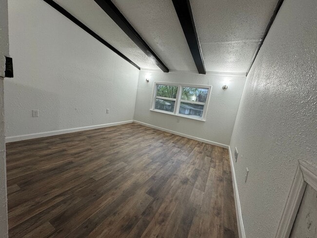 Building Photo - Rent to Own this beautiful 4 Bedroom 2 Ful...