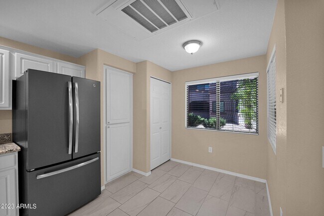 Building Photo - 9555 E Raintree Dr