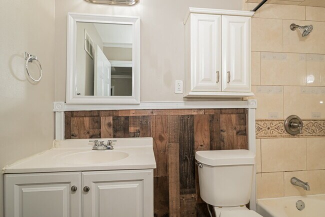 Building Photo - 3935 Parker Rd