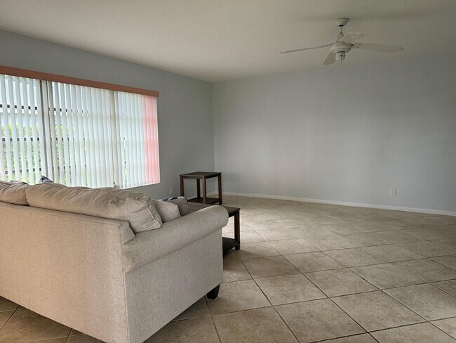 Building Photo - 14676 Canalview Dr