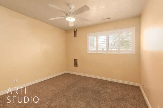 Building Photo - Spacious 4 Bedroom, 3 Bathroom Home for Rent