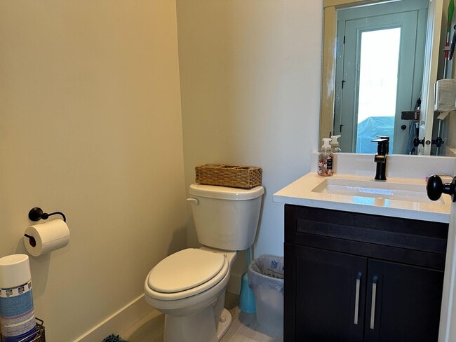 Building Photo - 4672 Vermillion Dr
