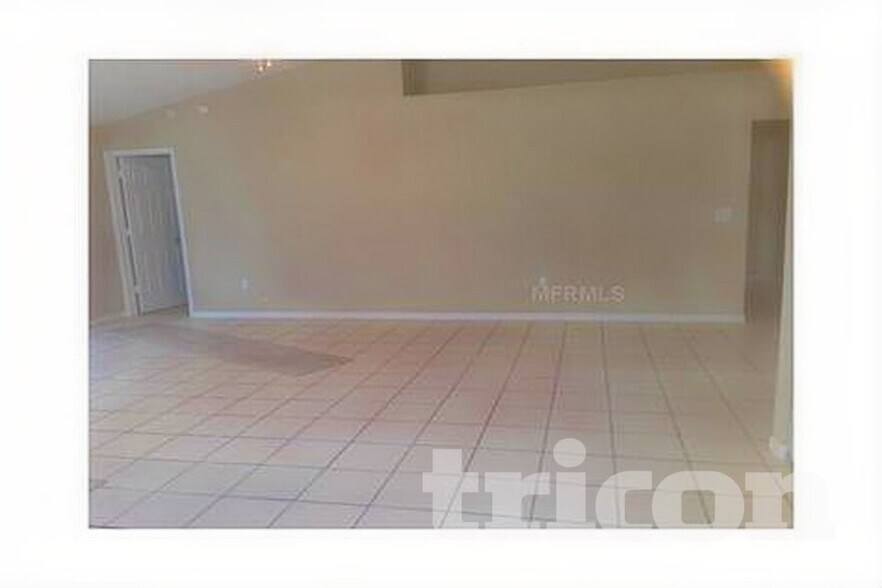 Building Photo - 925 Sandywood Dr