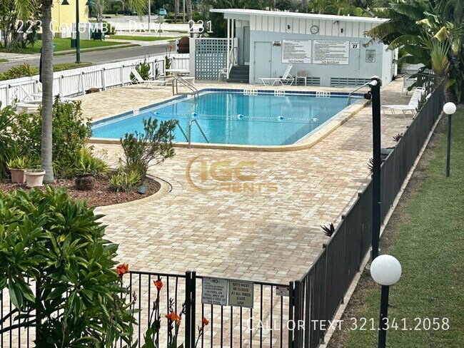 Building Photo - 223 Columbia Dr