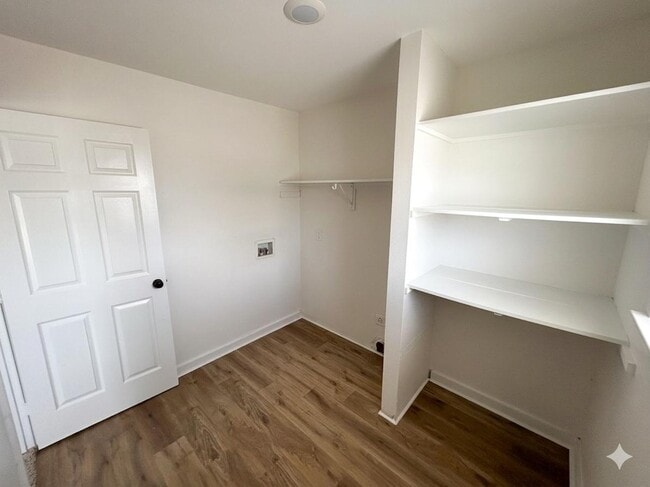 Building Photo - 605 Drexel St