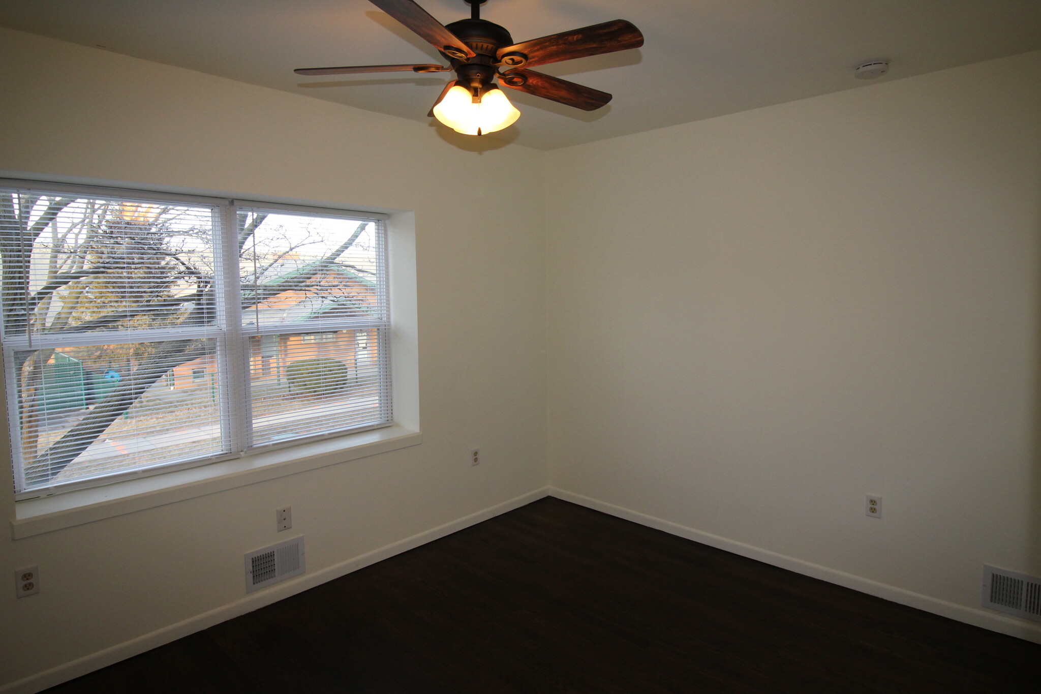 2nd bedroom - 7219 W Walker St