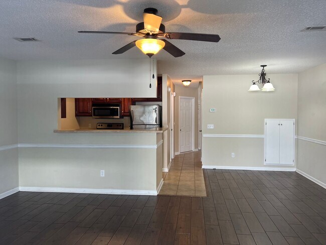 Building Photo - 107 Winthrope Ln