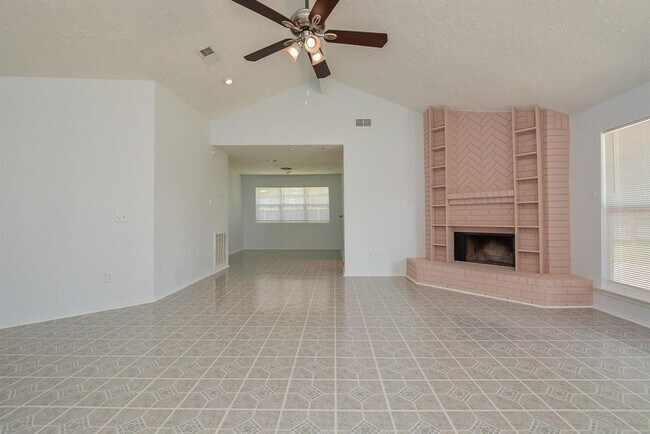Building Photo - 15702 Timber Rock Dr