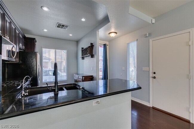 Building Photo - 8233 Shaded Arbors St