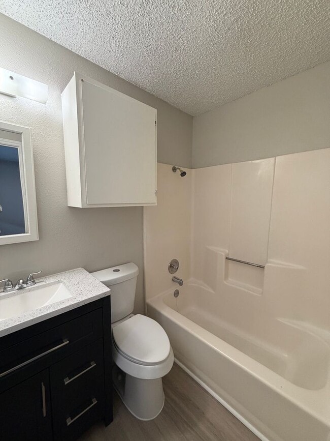 Building Photo - SINGLE STORY 3 BEDROOM HOME IN NORTHWEST C...