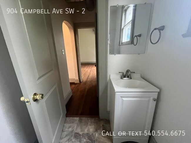 Building Photo - 904 Campbell Ave SW