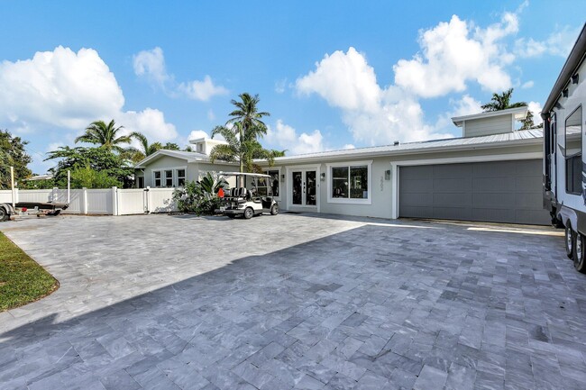 Building Photo - 3902 SE Coquina Dr