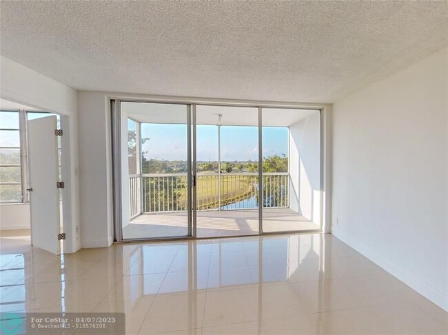 Building Photo - 3080 N Course Dr