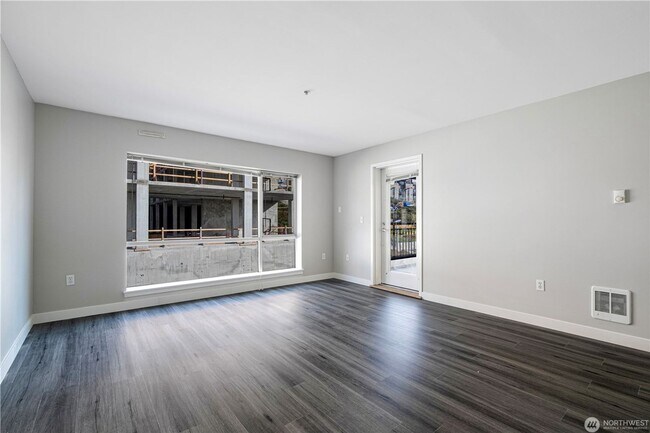Building Photo - Top-Floor Condo with Office/Den + Private Balcony in the Heart of Seattle