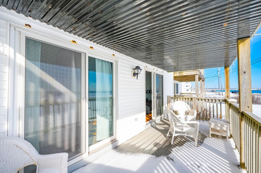 Building Photo - 790 York St