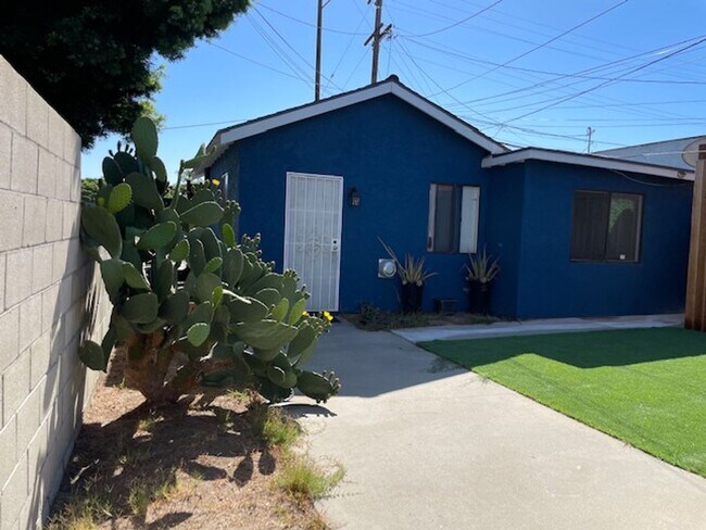 Building Photo - 792 Terminio Ave Long Beach CA 90804