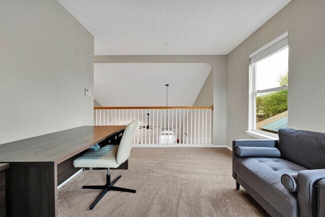 Building Photo - Charming 3 Bed 2.5 Bath Home in Woodlake Meadows Community